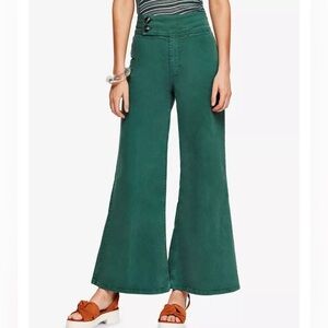 WE THE FREE 25 Scandi Girl Youthquake Bell Bottom Green Jeans Hi Rise Boho Chic